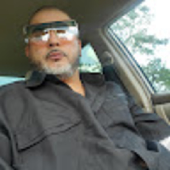 Meet your Posher, Eduardo - Picture 1 of 9